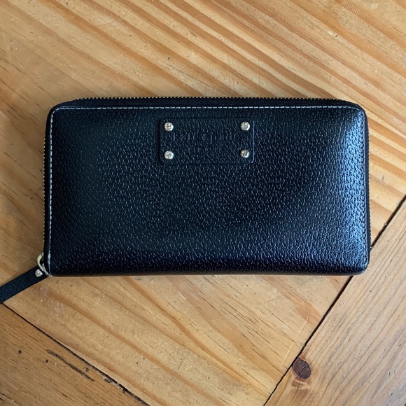 kate spade Handbags - LIKE NEW! kate spade Wellesley Leather Wallet